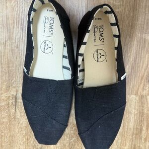 TOMS Women's Black Canvas Loafers